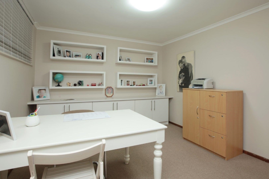 To Let 5 Bedroom Property for Rent in Welgemoed Western Cape